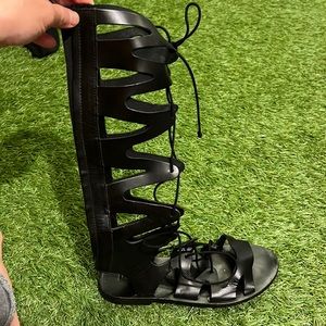 Black tie sandals